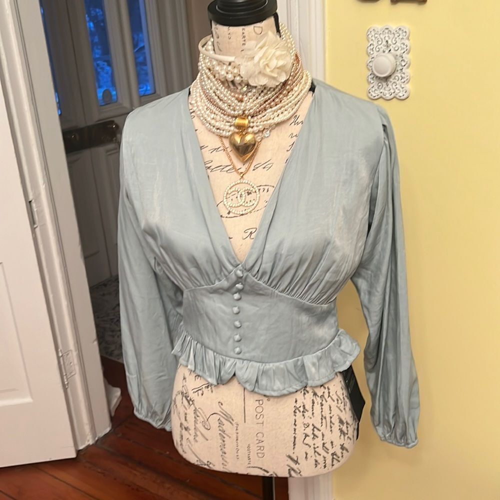 NWT The Free Yoga Sateen Crop Ruffle Balloon Slv Too Sz Jrs M